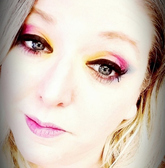 Profile Picture of Valerie Lecklider (@ravynfaerie) on Poshmark