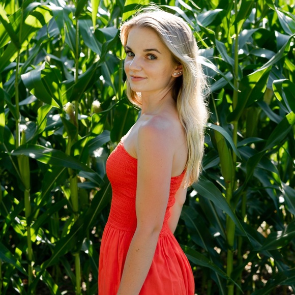 Profile Picture of Sydney Krazinsky (@sydneymariexxoo) on Poshmark
