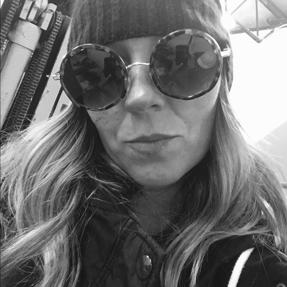 Profile Picture of Heidi Bingle (@hbingle248) on Poshmark