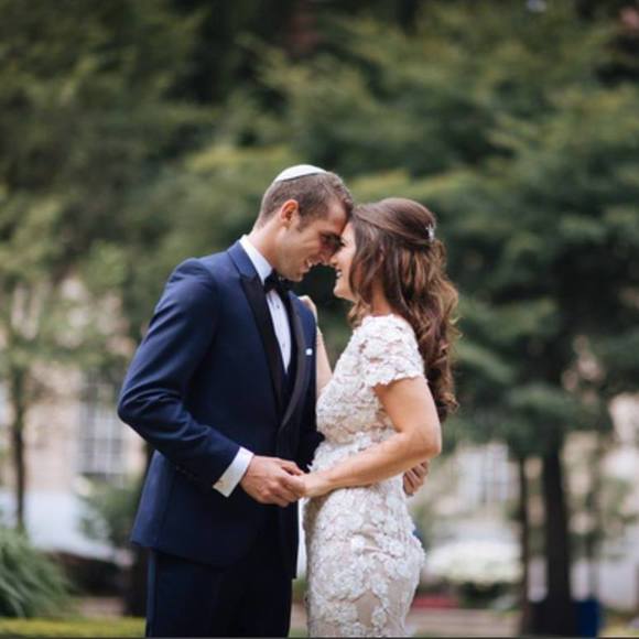 Profile Picture of Tomi Weiss (@tomiweiss) on Poshmark