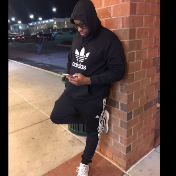 Profile Picture of Derrick John (@derrickj44) on Poshmark