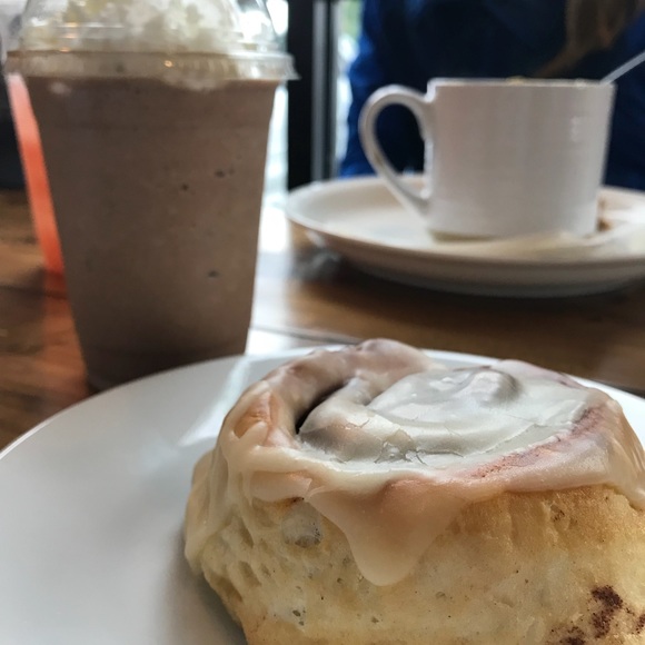 Profile Picture of Autumn Jones (@a_utumnjones) on Poshmark