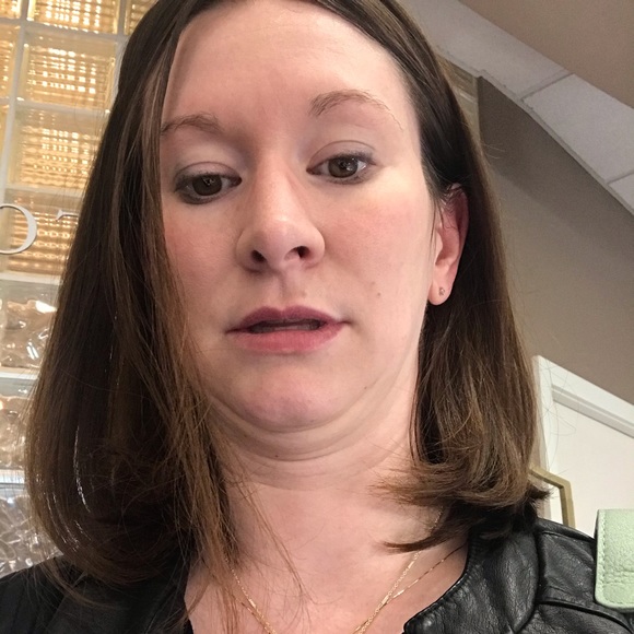 Sarah Leasor - Poshmark Profile Picture of Sarah Leasor (@sarahbethbbq) on Poshmark