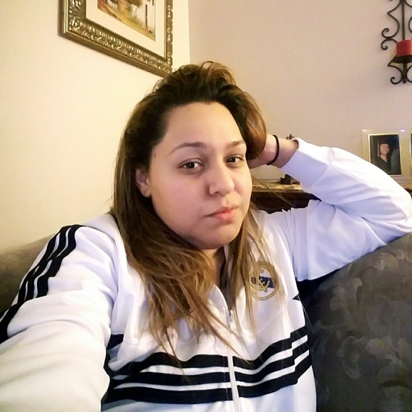 Profile Picture of Diane Camelo (@dianec77) on Poshmark