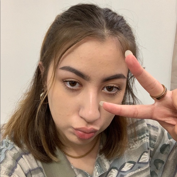 Profile Picture of Isabelle Stuetz (@isabelle_stuetz) on Poshmark