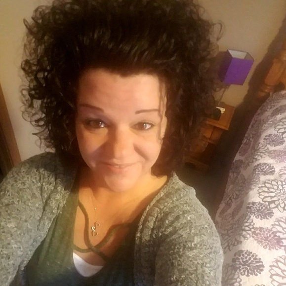 Profile Picture of Jamie Desiato (@jamiedesiato) on Poshmark