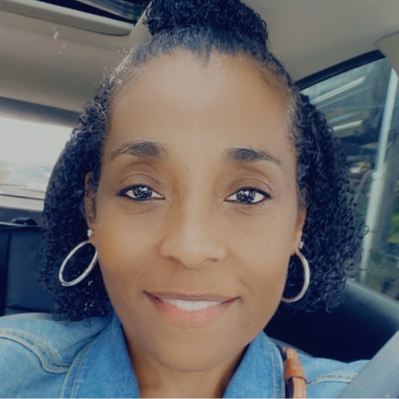 Profile Picture of Jane James (@jmj0595) on Poshmark