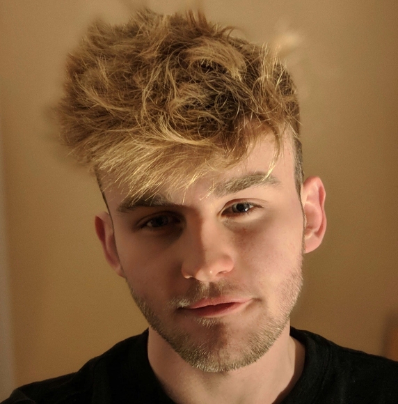 Profile Picture of Joe Annis (@miniprince) on Poshmark