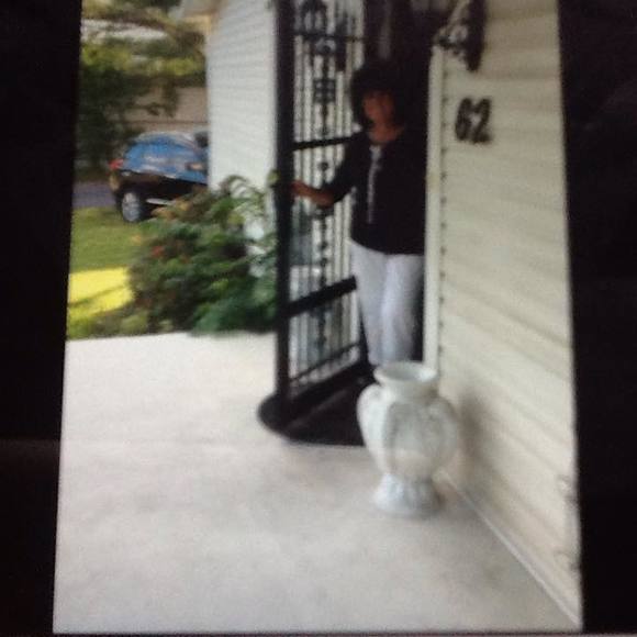 Profile Picture of Eva Vaughn (@evavaughn2017) on Poshmark