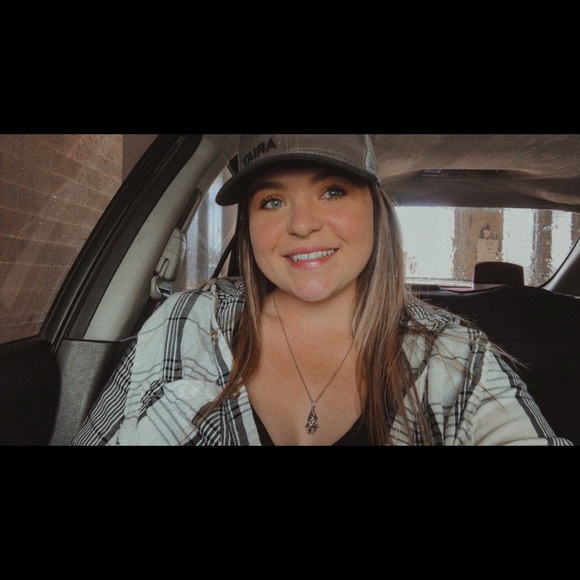 Profile Picture of Kimber Frisk (@kimberfrisk) on Poshmark