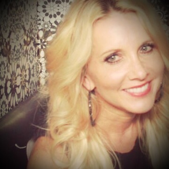 Profile Picture of Dawn Pressley (@dhtaurus12) on Poshmark