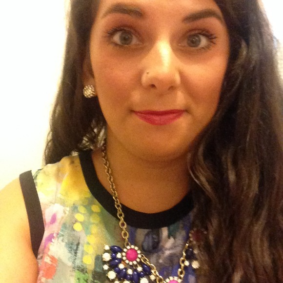 Profile Picture of Nikki Rodio (@nikkirodio) on Poshmark