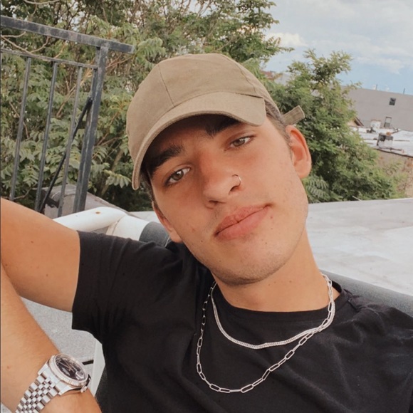 Profile Picture of Jeff Perrill (@jeff_perrill) on Poshmark