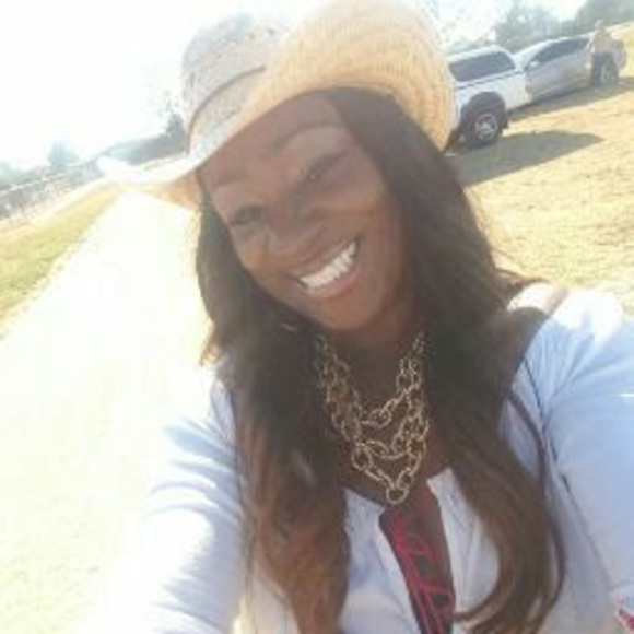 Profile Picture of Monique Pryor (@msmonique909) on Poshmark