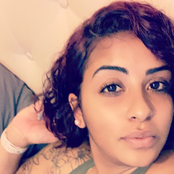 Profile Picture of Rachael Newton (@rachmarie402) on Poshmark