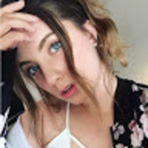 Profile Picture of Torey Tomsovic (@torey_tomsovic) on Poshmark