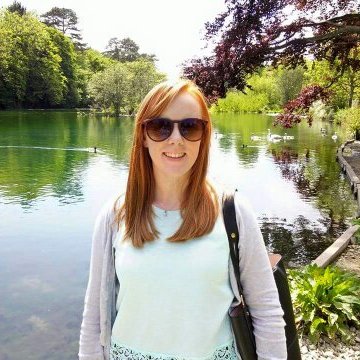 Profile Picture of Kate Weeks (@mypetitestyle) on Twitter