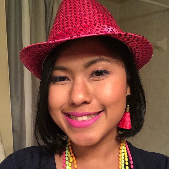 Profile Picture of June Hornbecker (@june_hornbecker) on Poshmark