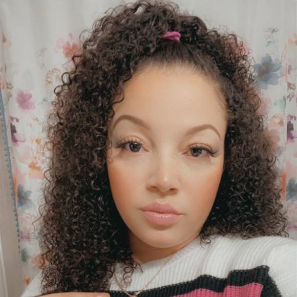 Profile Picture of Tee Chavelle (@tee_chavelle) on Poshmark
