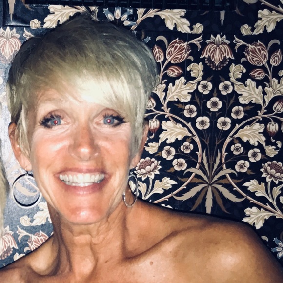 Profile Picture of Barb Pruetz (@blphtl) on Poshmark