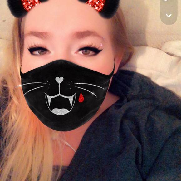 Profile Picture of Lori Markowski (@westflathotty) on Poshmark
