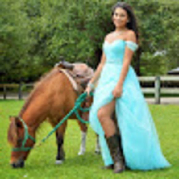 Profile Picture of Dolly Hernandez (@dollyhdz912) on Poshmark