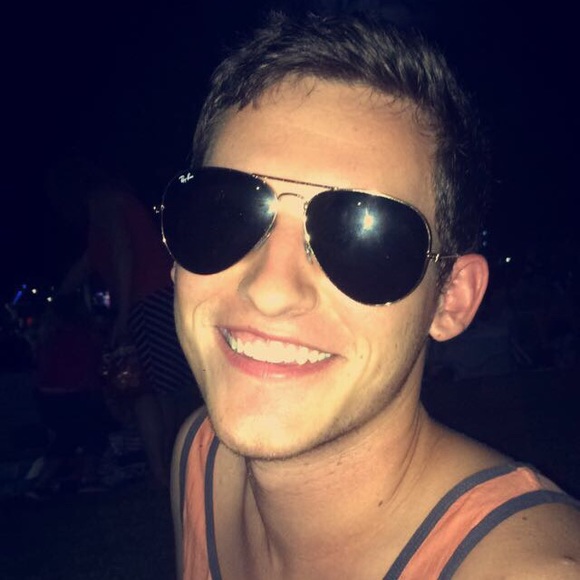 Profile Picture of Brian Copeland (@brian_copeland2) on Poshmark