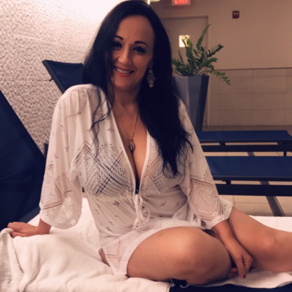 Profile Picture of Carla Soscia (@carlapereira) on Poshmark
