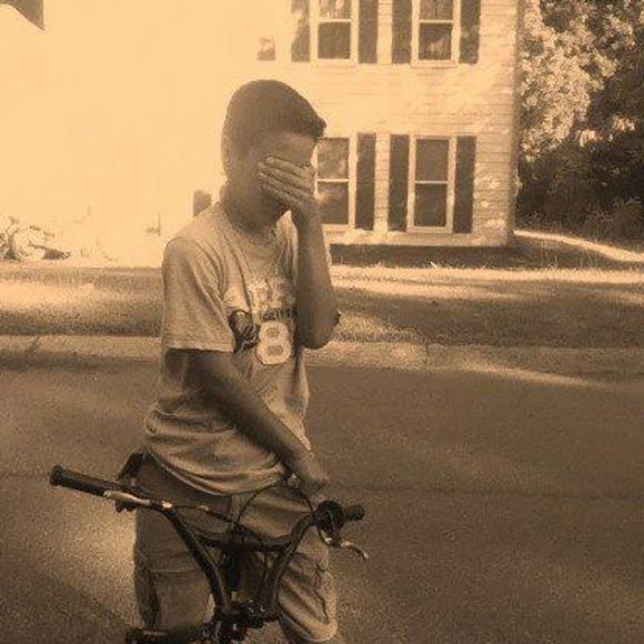 Profile Picture of Brandon Vicente (@brandovicente) on Poshmark