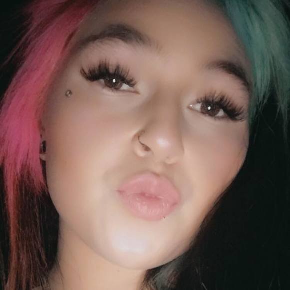 Profile Picture of Mckaila Stichert (@mckailadiane71) on Poshmark