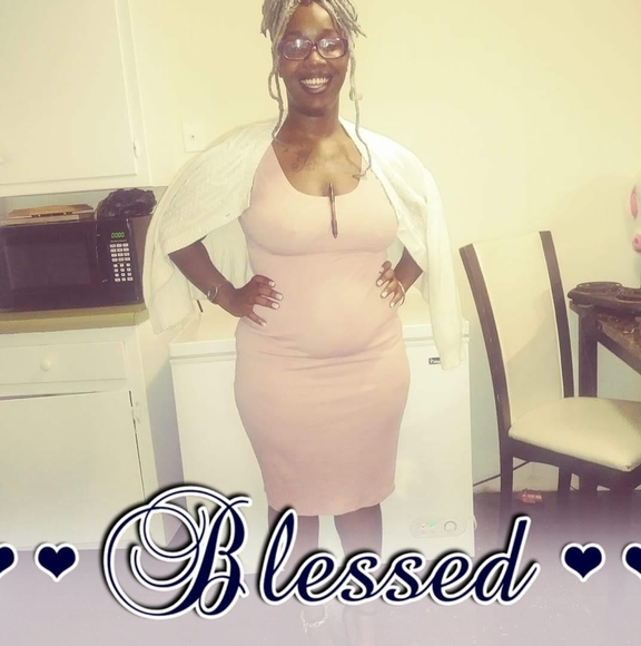 Profile Picture of Nikki Boston (@nikki_boston) on Poshmark