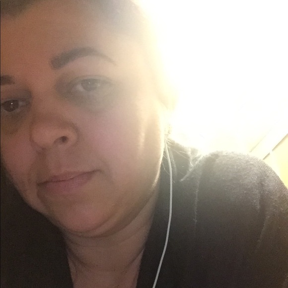 Profile Picture of Tricia Hooey (@renet25) on Poshmark