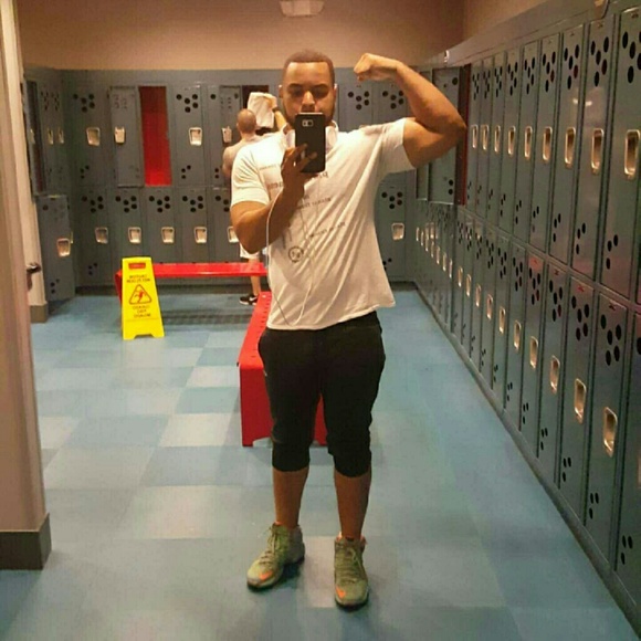 Profile Picture of Darrell Fortunato (@dfortu2) on Poshmark