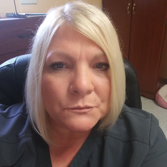 Profile Picture of Jennifer lynn garrett Combs (@jgcombs68) on Poshmark