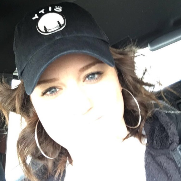 Profile Picture of Aubrie Granson (@agranson93) on Poshmark