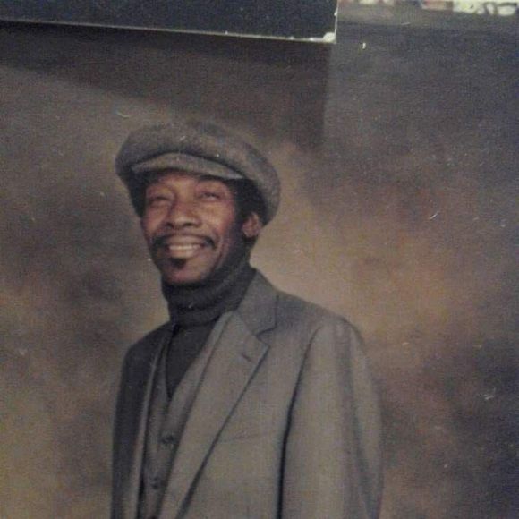 Profile Picture of Olee Olee (@olee1977) on Poshmark