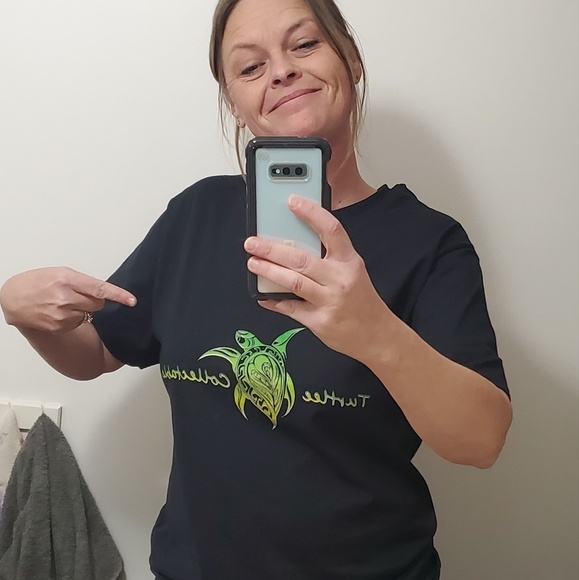 Profile Picture of Amber Loudermilk (@turtlee22) on Poshmark