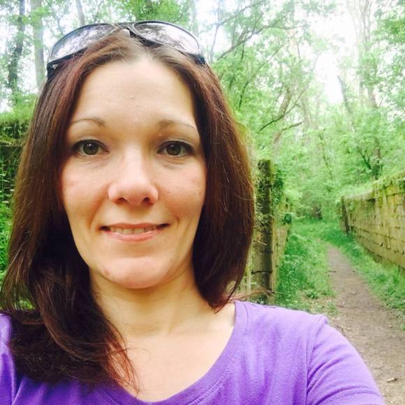 Profile Picture of Virginia Andrews (@folizaga6420) on Poshmark