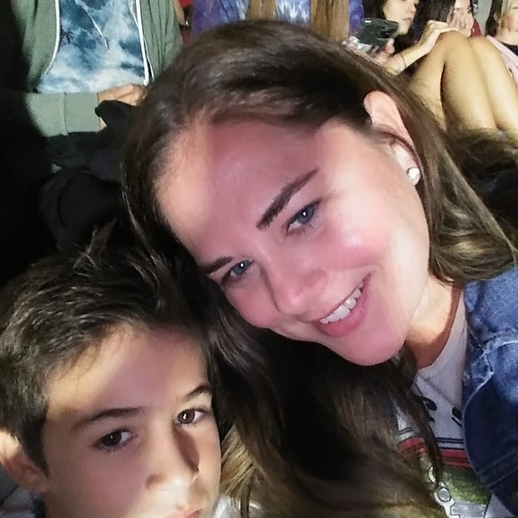 Profile Picture of Katie Dipierro (@kdipierro725) on Poshmark