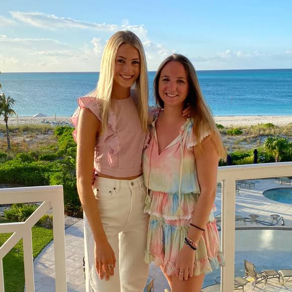 Profile Picture of Amy Speer (@amyspeer124) on Poshmark