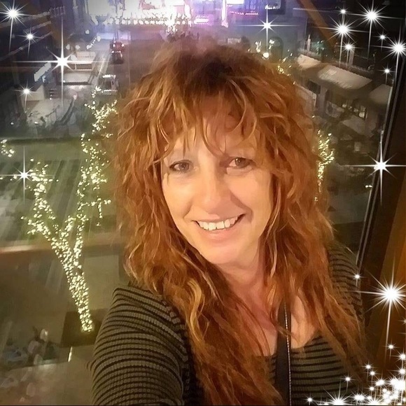 Profile Picture of Lisa Rhoan (@yosemidee) on Poshmark