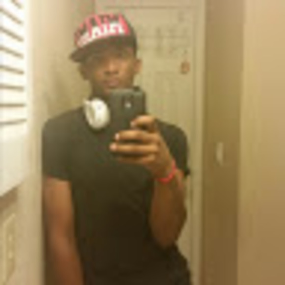 Profile Picture of Justin Burch (@justinburch78) on Poshmark