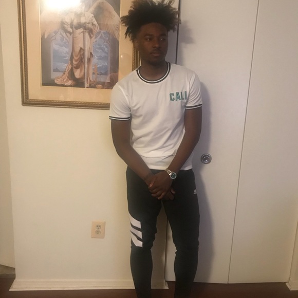 Profile Picture of Edward Morgan (@eazybreezy333) on Poshmark