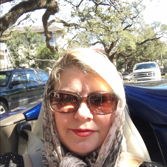 Profile Picture of Virginia Guise (@virginiaguise) on Poshmark