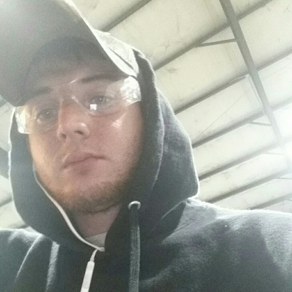Profile Picture of Josh Cranfield (@cranfield24) on Poshmark