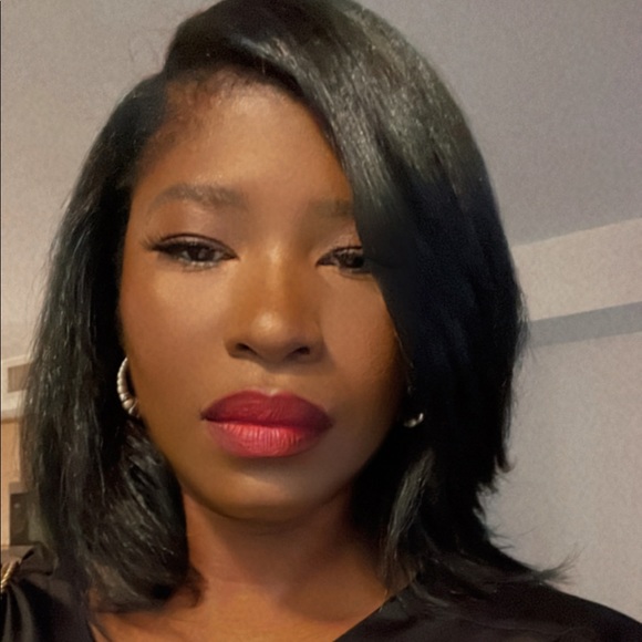 Profile Picture of Virginia Andre (@vandre3000) on Poshmark