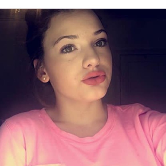 Profile Picture of Carley Benevento (@elizabethcarley) on Poshmark