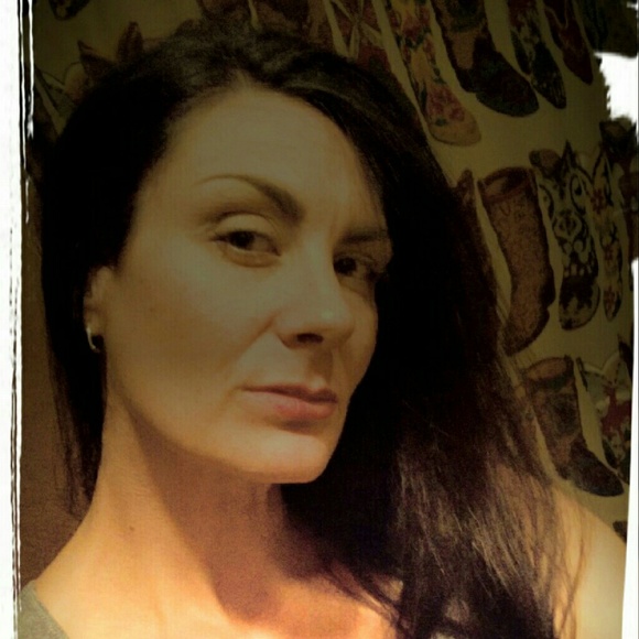 Profile Picture of Melissa Kancianich (@babybleu76) on Poshmark