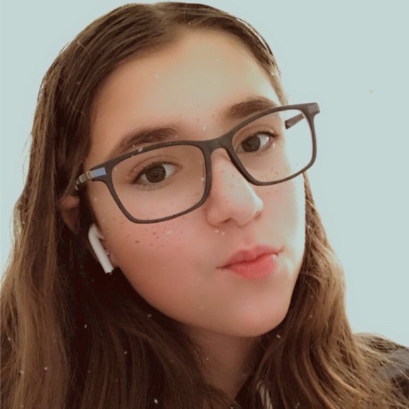 Profile Picture of Victoria Nappo (@victorianappo) on Poshmark