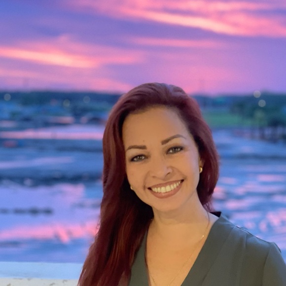 Profile Picture of Gabriela Manzano (@gabbymanzano) on Poshmark